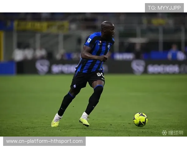 卢卡库背身护球转身怒射，罗马前场强势压制——一场战术与意志的对决揭秘