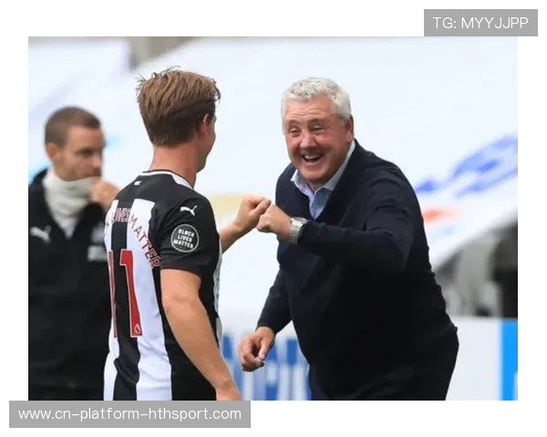 富勒姆连续推进迫使对手后退——战略与技巧的完美结合