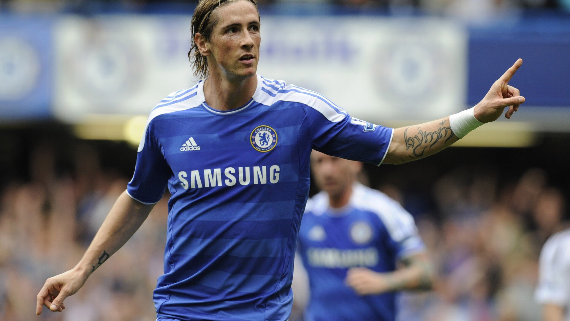 世界杯开幕夜灯光秀震撼 全球多地地标同步点亮